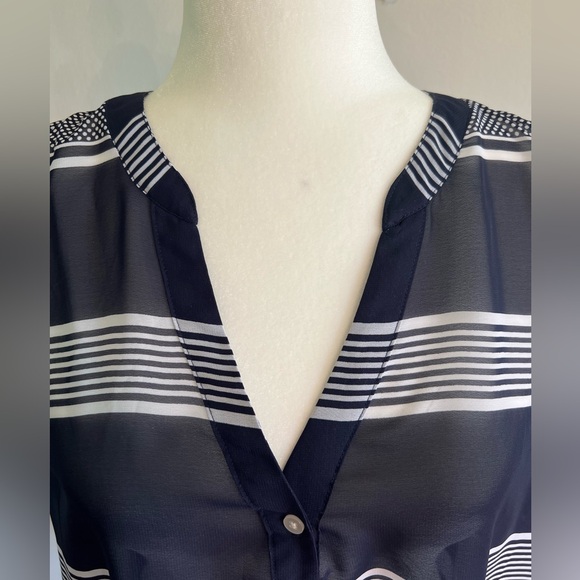 Gap Navy and White sheer tank top in size XL - Picture 3 of 5